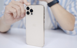 iPhone sốc giá Black Friday: iPhone 15 Pro Max rẻ không ngờ, iPhone 12 Pro chỉ còn 8,99 triệu!