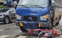 Hai ông cháu đi xe máy bị xe tải tông tử vong thương tâm