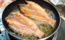 Cách rán cá không tanh, vàng giòn, ngon hơn ngoài hàng