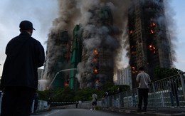 Cặp vợ chồng thoát chết trong đám cháy ở Hong Kong (Trung Quốc) nhờ khăn ướt