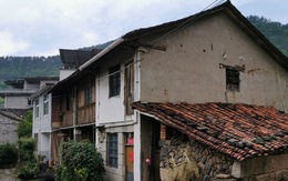 Sửa nhà cho bố mẹ hết 700 triệu, 2 năm sau về thăm, người con chết lặng