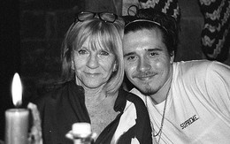 Mẹ của Victoria Beckham cầu xin cháu trai Brooklyn về nhà đón Giáng sinh sau 1 năm xa cách gia đình