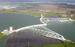 Giao thông thích ứng thiên tai: Bài học từ Hà Lan, Nhật Bản, Singapore