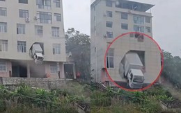 Xe tải đâm xuyên tường tầng 2 tòa nhà, hình ảnh đầu xe mắc kẹt giữa không trung gây sốc