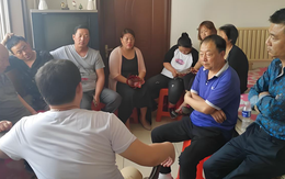 Tôi định ly hôn vợ nhưng vừa nói lý do thì cả nhà vợ hùng hổ kéo đến, hàng xóm cũng "hóng" đông nghịt