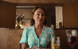 Xem phim Sex Education, tôi nghĩ ngay đến chị hàng xóm: Một gia đình có người mẹ như này thì con cái không bao giờ trưởng thành lành mạnh được!