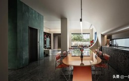 Vợ đi Mỹ, chồng ở nhà làm 1 việc “động trời” với biệt thự 700m2 rồi mới báo gia đình: “Đã đến lúc tôi sống thật với chính mình”