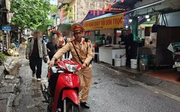 CSGT Hà Nội đồng loạt kiểm tra bãi gửi xe trường học: Nhiều học sinh mang xe 'tẩu tán' vẫn bị truy tận nơi