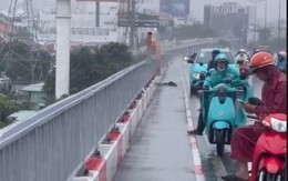 Phát hiện thi thể nghi là tài xế taxi dùng hung khí đâm vào người, nhảy xuống sông Sài Gòn