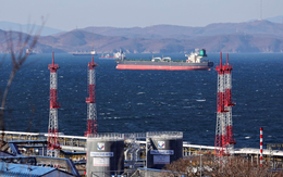 Nga bị 3 khách hàng lớn nhất 'quay lưng', doanh số bán dầu giảm kỷ lục, gần 400 triệu thùng lênh đênh trên biển chưa có ai mua