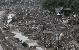 Bão Kalmaegi đổ bộ vào Philippines lần thứ 7, khung cảnh khắp nơi như "ngày tận thế"