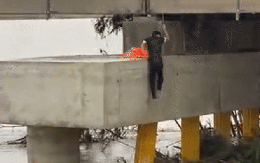 Thót tim cảnh thanh niên lao xuống dòng nước xiết sông Thu Bồn cứu người