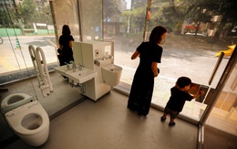 Khách Việt bất ngờ với 1 thứ trong nhà vệ sinh công cộng ở Nhật Bản, nhận xét: "Đến mức này rồi sao!"