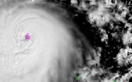 Bão số 13 Kalmaegi mạnh thêm, tiệm cận cấp siêu bão