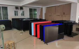 Công nghệ cao vào cuộc, công an triệt phá đường dây sản xuất buôn bán TV Xiaomi và Huawei giả quy mô 120 tỷ, tịch thu hơn 302 món đồ nhái
