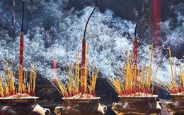 6 lỗi sai khi thắp hương khiến bề trên nổi giận