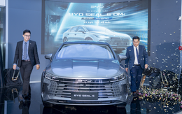 Hàng trăm khách đổ về BYD Tiền Giang: Mẫu sedan mới "chào sân" với kỷ lục 1.200km, "uống" 0,8L xăng/100km