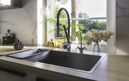 Nhà bếp có 1 thứ cực bẩn mà bạn vẫn vô tư sử dụng hằng ngày: 1 điều cần làm ngay