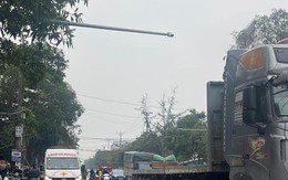 Đi khám bệnh về, cụ ông 79 tuổi va chạm với xe đầu kéo, bị cán tử vong