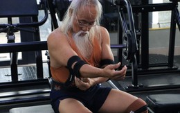 71 tuổi vẫn đẩy tạ 400kg, cụ ông gymer chia sẻ bí quyết “Tuổi tác không định nghĩa con người. Chỉ có thái độ sống mới làm nên sức mạnh”.