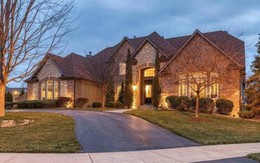 Khi “tấm lòng vàng” hóa thành siêu xe, biệt thự, sống sang chảnh ngút ngàn: Những cú "phốt" từ thiện gây chấn động