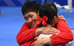 Trai tài gái giỏi Taekwondo Việt Nam ôm nhau bật khóc, vỡ oà cảm xúc khi thắng Thái Lan ở bán kết SEA Games 33