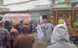 Linh cữu Thương Tín được đưa đi an tang, con gái thất thần