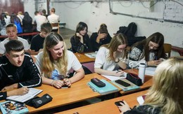 Tỷ lệ gây sốc ở Kyiv: Học sinh nói tiếng Ukraine giảm còn 17%, tan học liền dùng tiếng Nga - Lý do là gì?