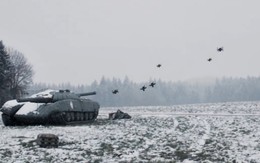 Hệ thống Nemyx buộc một bầy đàn máy bay không người lái phải tấn công xe tăng