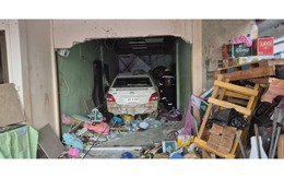 Vợ gặp tai nạn hi hữu khi đang ngồi trong nhà vệ sinh, chồng chạy ra hãi hùng với cảnh tượng trước mắt