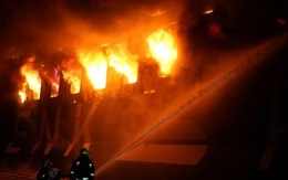 Nga - Ukraine leo thang tấn công trên biển, giàn khoan và hải cảng bị nhắm mục tiêu