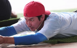 Nam diễn viên đi bán vé số, kêu gọi khán giả ngay trên truyền hình