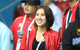 Nữ 'tổng tài' xinh đẹp cổ vũ tuyển bóng chuyền nữ Việt Nam