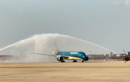 Thời khắc lịch sử: Siêu máy bay hạ cánh thành công, chính thức 'xông đất' sân bay 16 tỷ USD của Việt Nam