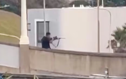 Mẹ của nghi phạm xả súng ở bãi biển Úc khiến ít nhất 15 người thiệt mạng khẳng định con trai “là cậu bé ngoan”