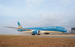 Cận cảnh máy bay lớn nhất Việt Nam hạ cánh xuống sân bay Long Thành