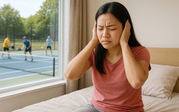 Tiếng 'póc póc' từ sân pickleball: Bác sĩ cảnh báo nguy cơ suy kiệt sức khỏe