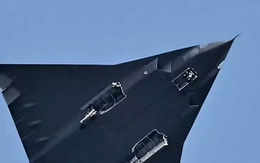 Hai tiêm kích tàng hình thế hệ sáu J-36 cùng xuất hiện trên bầu trời Trung Quốc