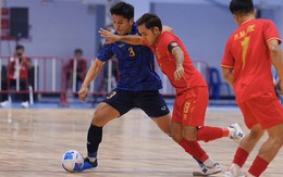 Sau trận thua sốc, tuyển Việt Nam chịu thêm áp lực từ chiến thắng đậm của Thái Lan