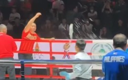 Nghi bị xử ép, HLV Việt Nam nổi giận ném chai nước, võ sĩ bỏ về không đánh tiếp