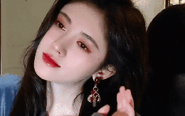 “Mỹ nữ 4000 năm có một” khổ trăm bề vì công ty quản lý