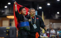 Nén đau chấp đối thủ chơi xấu, võ sĩ Việt Nam hiên ngang giành huy chương vàng