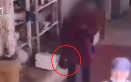 Bức xúc vì bị khách đánh giá xấu, shipper đã lén lút làm 1 điều khi giao hàng