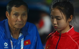 HLV Mai Đức Chung rưng rưng, tuyển Việt Nam uất nghẹn lên nhận HCB SEA Games