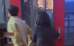 Sốc: Ca sĩ hạng S bị tố làm nhân tình cho đại gia, cùng người yêu làm màu ở đêm từ thiện không biết ngượng