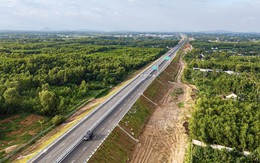 Bên trong hầm xuyên núi lớn nhất cao tốc Bắc - Nam: Hơn 900 ngày thi công, lắp hơn 1.730 bộ đèn