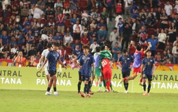 Cầu thủ Thái Lan đổ gục trên sân, bàng hoàng không tin vào mắt mình sau trận thua sốc trước U22 Việt Nam