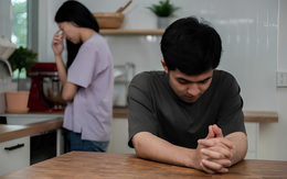 Kết hôn xong mới biết phải gánh khoản nợ cờ bạc 300 triệu đồng cho mẹ vợ