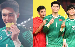 Đáng yêu vô đối: Thủ môn 1m91, visual cực phẩm của U22 Việt Nam hồn nhiên khoe HCV SEA Games "nặng lắm"