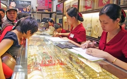 Vàng miếng 'một mình một chợ'